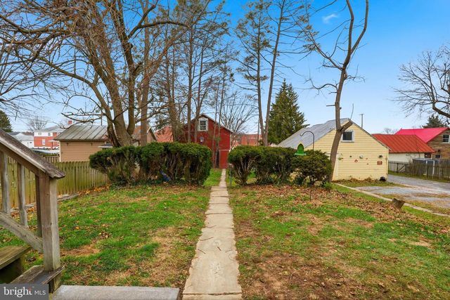 106 E KING ST, Littlestown, PA 17340