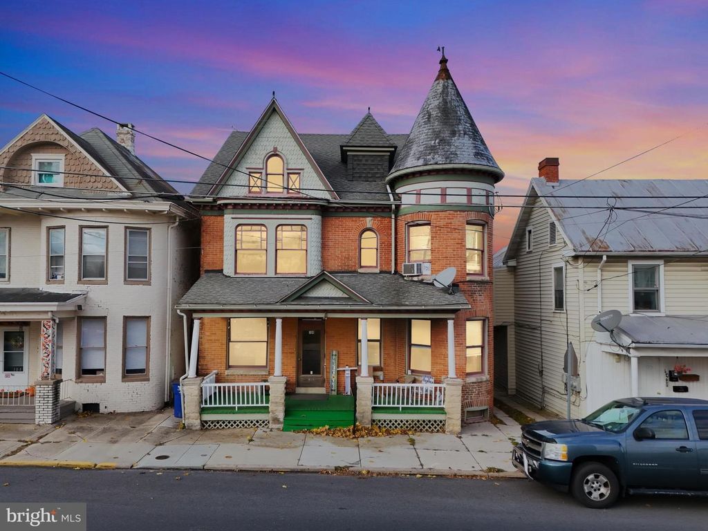 106 E KING ST, Littlestown, PA 17340