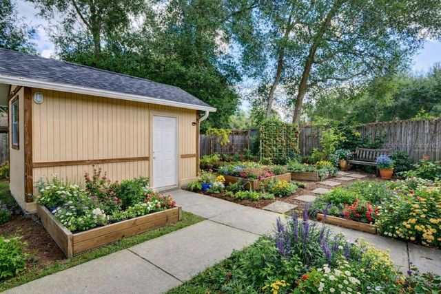 31126 PRESTWICK AVENUE, Sorrento, FL 32776