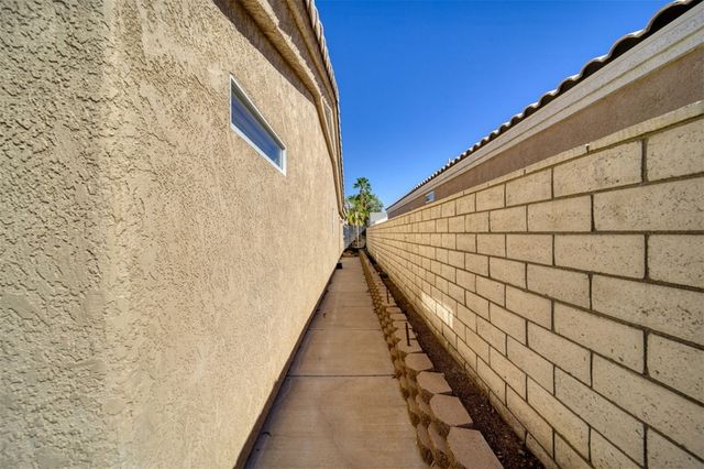 2068 E Desert Lakes Drive, Fort Mohave, AZ 86426