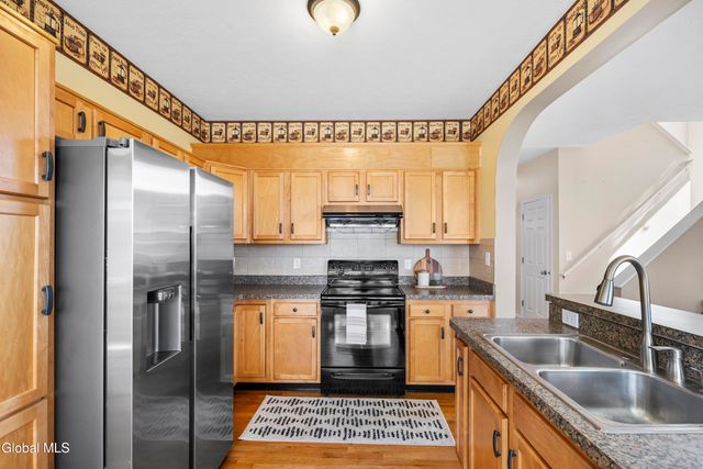 6 Oxford Circle, Cohoes, NY 12047