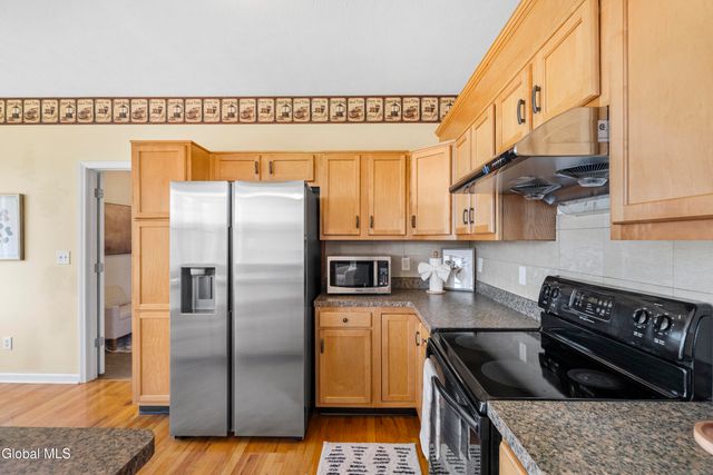 6 Oxford Circle, Cohoes, NY 12047