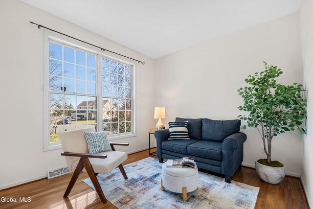 6 Oxford Circle, Cohoes, NY 12047