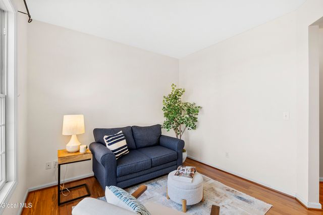 6 Oxford Circle, Cohoes, NY 12047