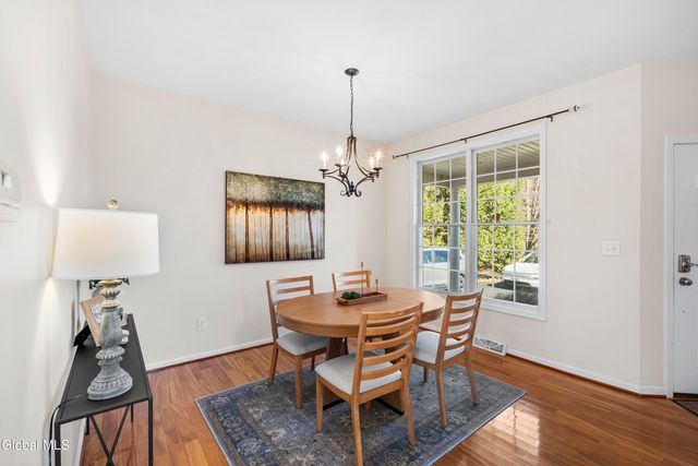 6 Oxford Circle, Cohoes, NY 12047