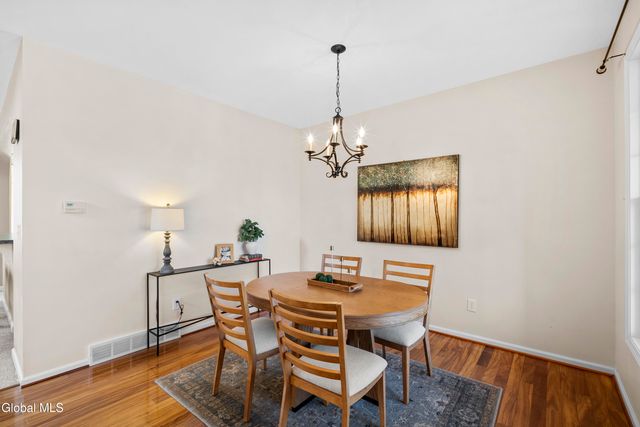 6 Oxford Circle, Cohoes, NY 12047