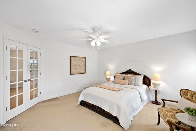 6 Oxford Circle, Cohoes, NY 12047