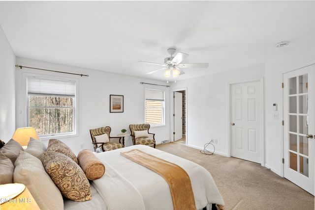 6 Oxford Circle, Cohoes, NY 12047