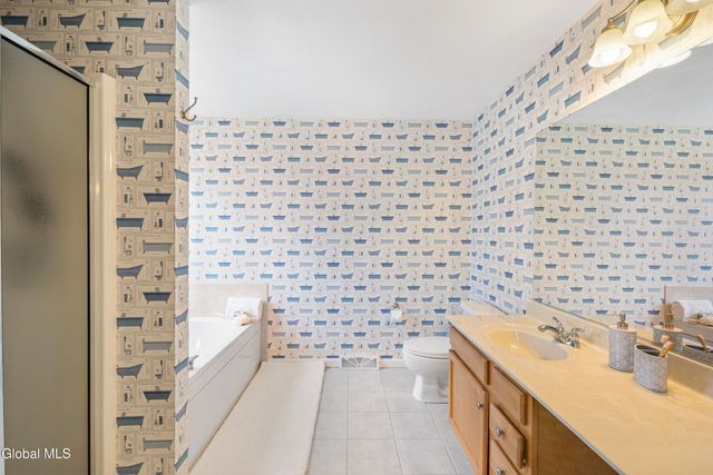 6 Oxford Circle, Cohoes, NY 12047