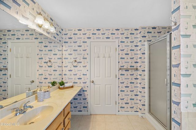 6 Oxford Circle, Cohoes, NY 12047