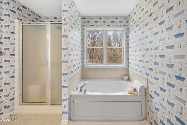 6 Oxford Circle, Cohoes, NY 12047