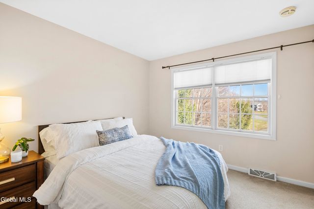 6 Oxford Circle, Cohoes, NY 12047