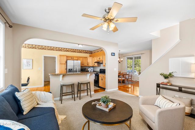 6 Oxford Circle, Cohoes, NY 12047