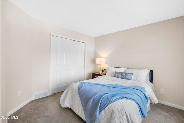 6 Oxford Circle, Cohoes, NY 12047