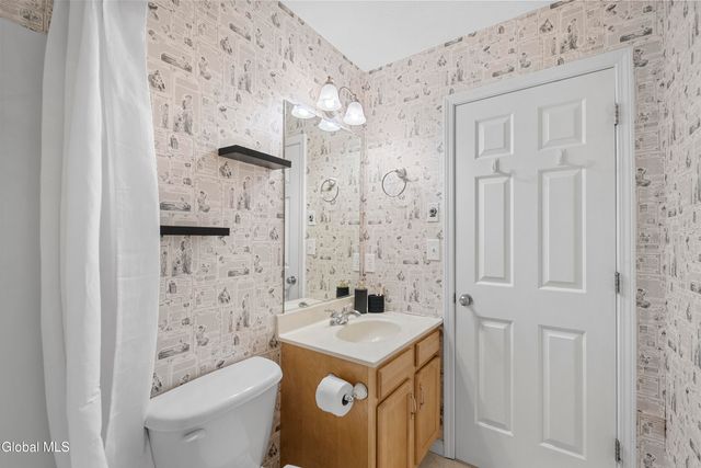 6 Oxford Circle, Cohoes, NY 12047