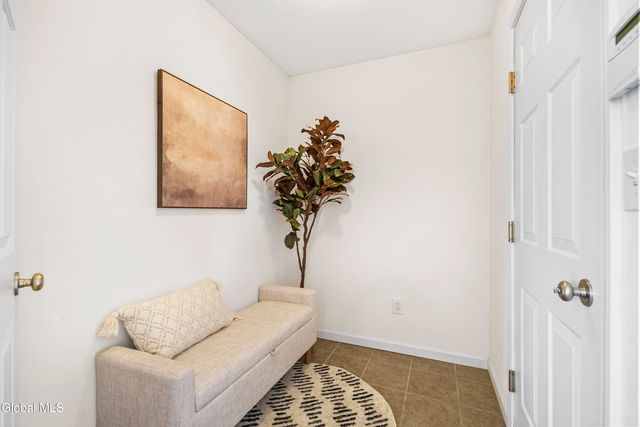 6 Oxford Circle, Cohoes, NY 12047