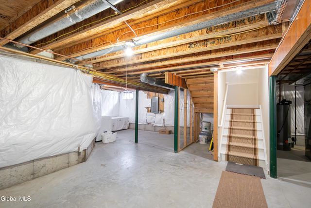 6 Oxford Circle, Cohoes, NY 12047