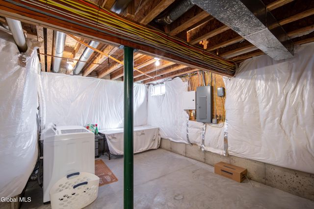 6 Oxford Circle, Cohoes, NY 12047