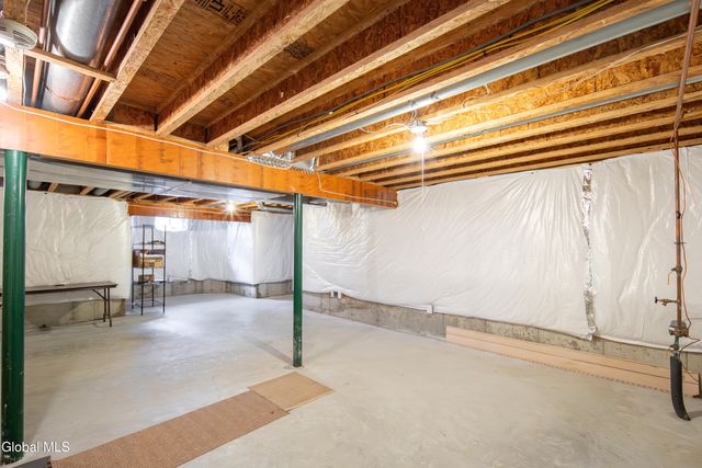 6 Oxford Circle, Cohoes, NY 12047