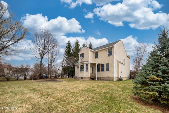 6 Oxford Circle, Cohoes, NY 12047