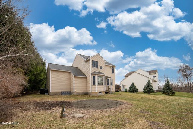 6 Oxford Circle, Cohoes, NY 12047