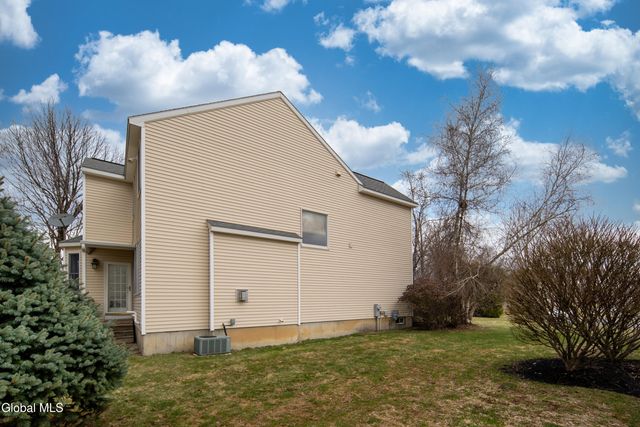 6 Oxford Circle, Cohoes, NY 12047