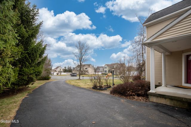 6 Oxford Circle, Cohoes, NY 12047