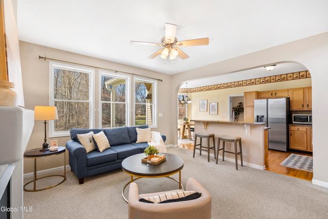 6 Oxford Circle, Cohoes, NY 12047