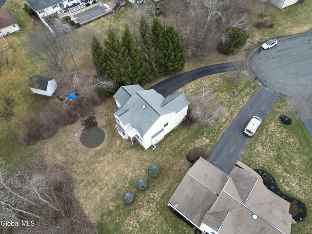 6 Oxford Circle, Cohoes, NY 12047