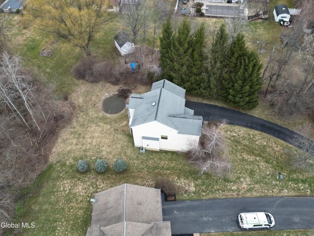 6 Oxford Circle, Cohoes, NY 12047