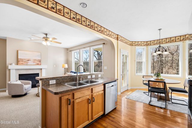 6 Oxford Circle, Cohoes, NY 12047