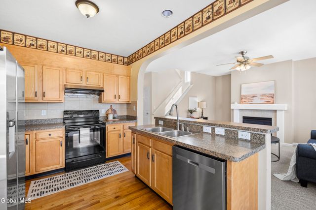 6 Oxford Circle, Cohoes, NY 12047