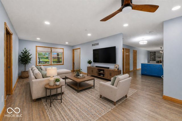 1343 S Buttercup Drive, New Palestine, IN 46163