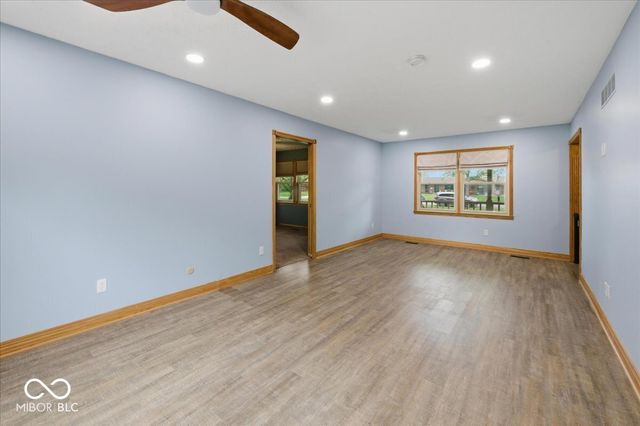 1343 S Buttercup Drive, New Palestine, IN 46163