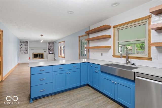 1343 S Buttercup Drive, New Palestine, IN 46163
