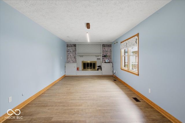 1343 S Buttercup Drive, New Palestine, IN 46163