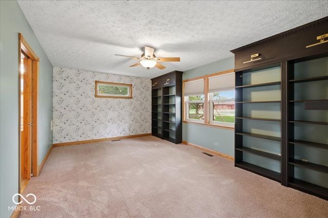 1343 S Buttercup Drive, New Palestine, IN 46163