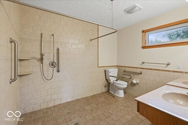 1343 S Buttercup Drive, New Palestine, IN 46163