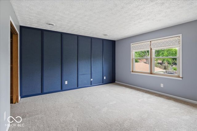 1343 S Buttercup Drive, New Palestine, IN 46163