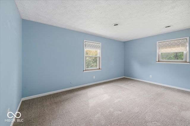 1343 S Buttercup Drive, New Palestine, IN 46163