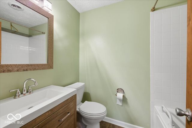 1343 S Buttercup Drive, New Palestine, IN 46163