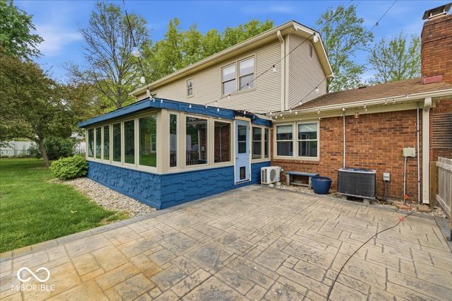 1343 S Buttercup Drive, New Palestine, IN 46163