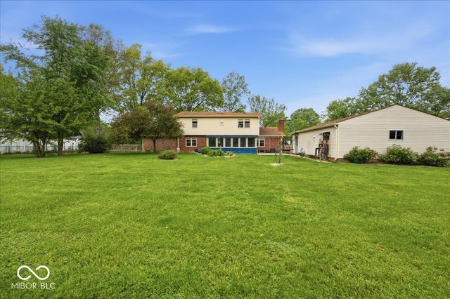 1343 S Buttercup Drive, New Palestine, IN 46163