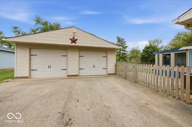 1343 S Buttercup Drive, New Palestine, IN 46163