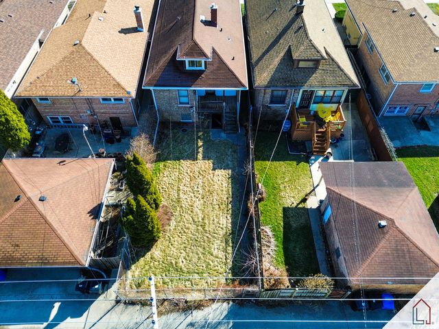 8640 S Bennett Avenue, Chicago, IL 60617