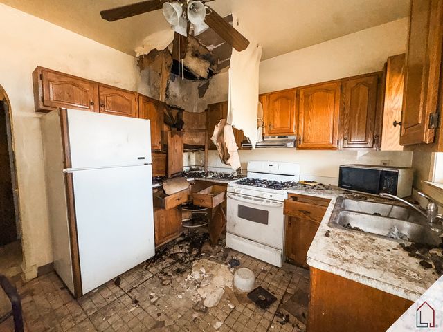 8640 S Bennett Avenue, Chicago, IL 60617