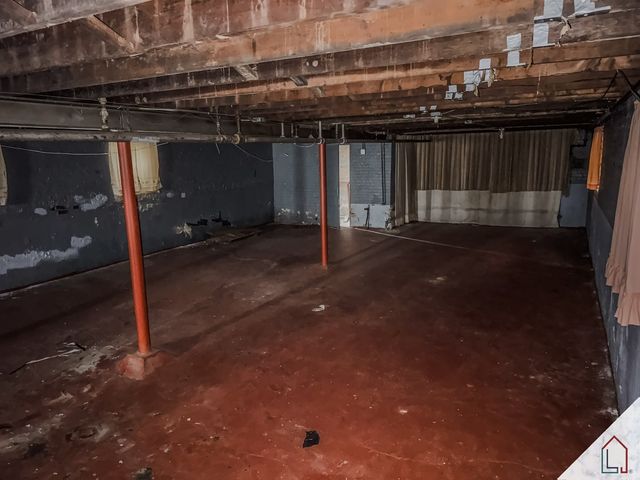 8640 S Bennett Avenue, Chicago, IL 60617