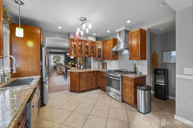 51 Thomas Street, Metuchen, NJ 08840