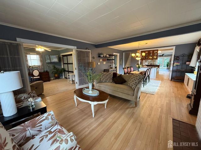 51 Thomas Street, Metuchen, NJ 08840