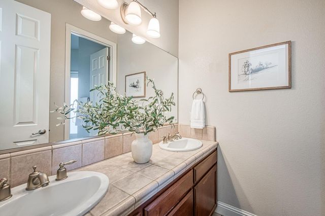 1879 N Harvard Avenue, Clovis, CA 93619